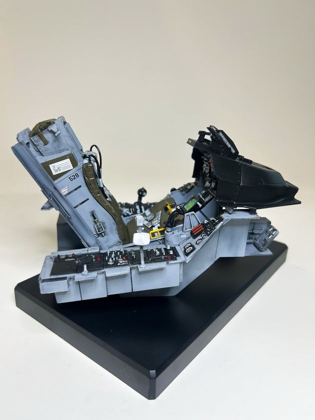 1/12 F-16A - Fighting Falcon - Cockpit