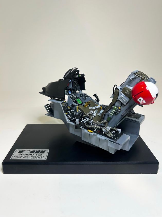 1/12 F-16A - Fighting Falcon - Cockpit