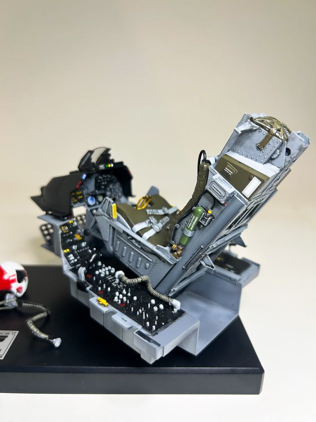 1/12 F-16A - Fighting Falcon - Cockpit