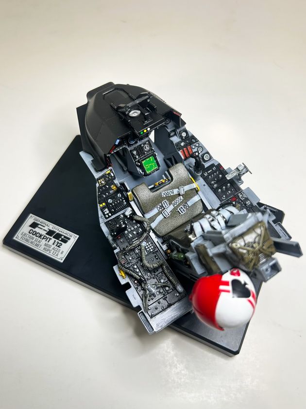 1/12 F-16A - Fighting Falcon - Cockpit