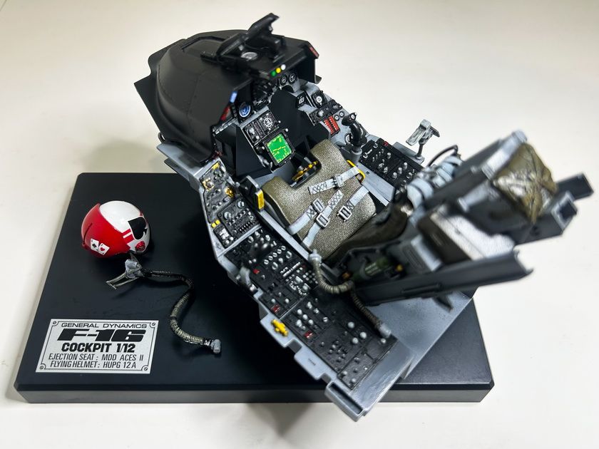 1/12 F-16A - Fighting Falcon - Cockpit