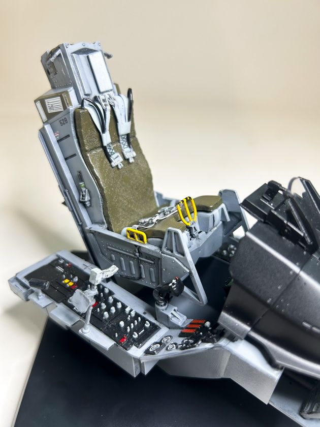 1/12 F-16A - Fighting Falcon - Cockpit