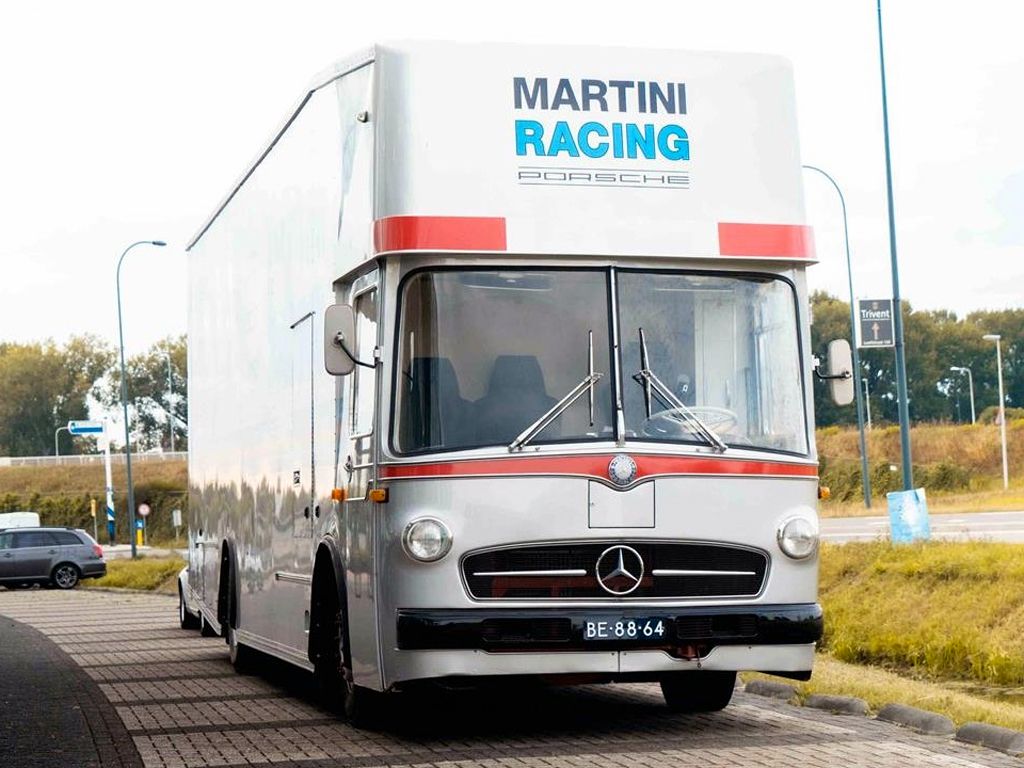 Mercedes O 317 racetransporter "Martini Porsche"