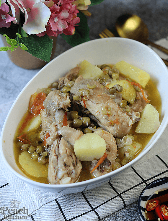 Chicken with Green Peas and Potatoes
