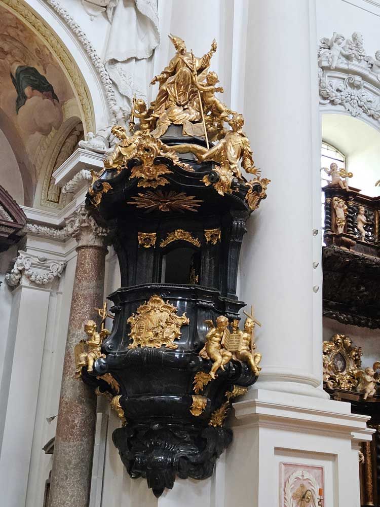 q24GA0506BV27.jpg