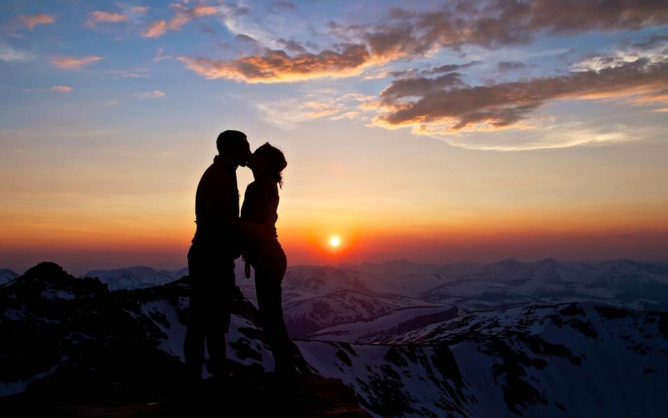 snow-capped-mountains-on-love-kiss