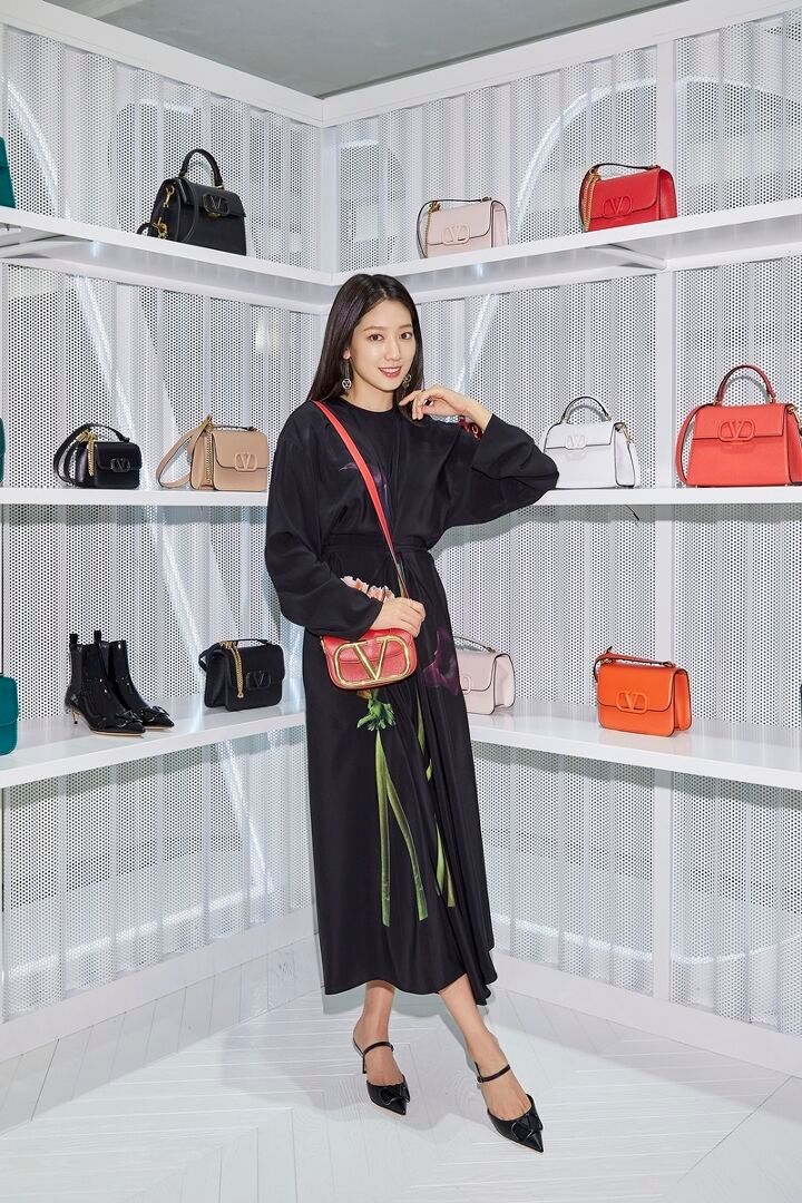 Park Shin Hye Attends Valentino Event in Seoul Decked Out Head to Toe ...