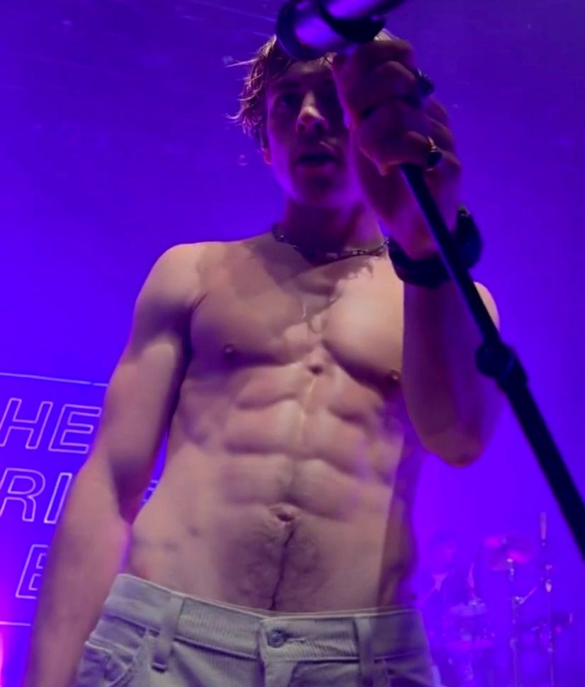 Ross Lynch abs and trail x2. 