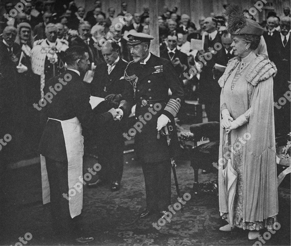 1925_May_23_emeralds_421437_and_14_stone_Garter_bar