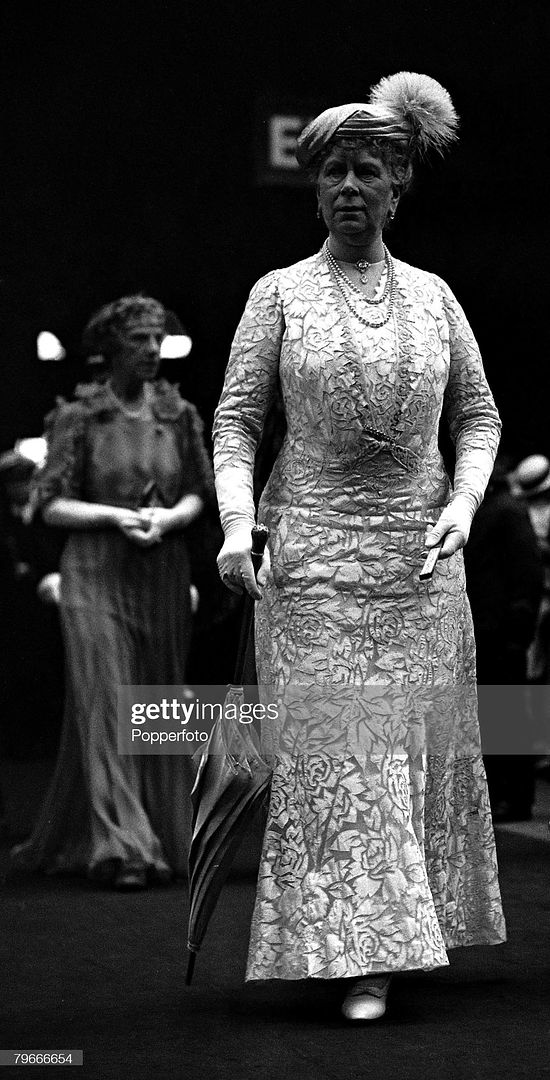 1937_7_June_at_Olympia_after_watching_the_Royal_Tournment_gettyimages-79666654-2048x2048_Pink_Topaz_Princess_Margaret