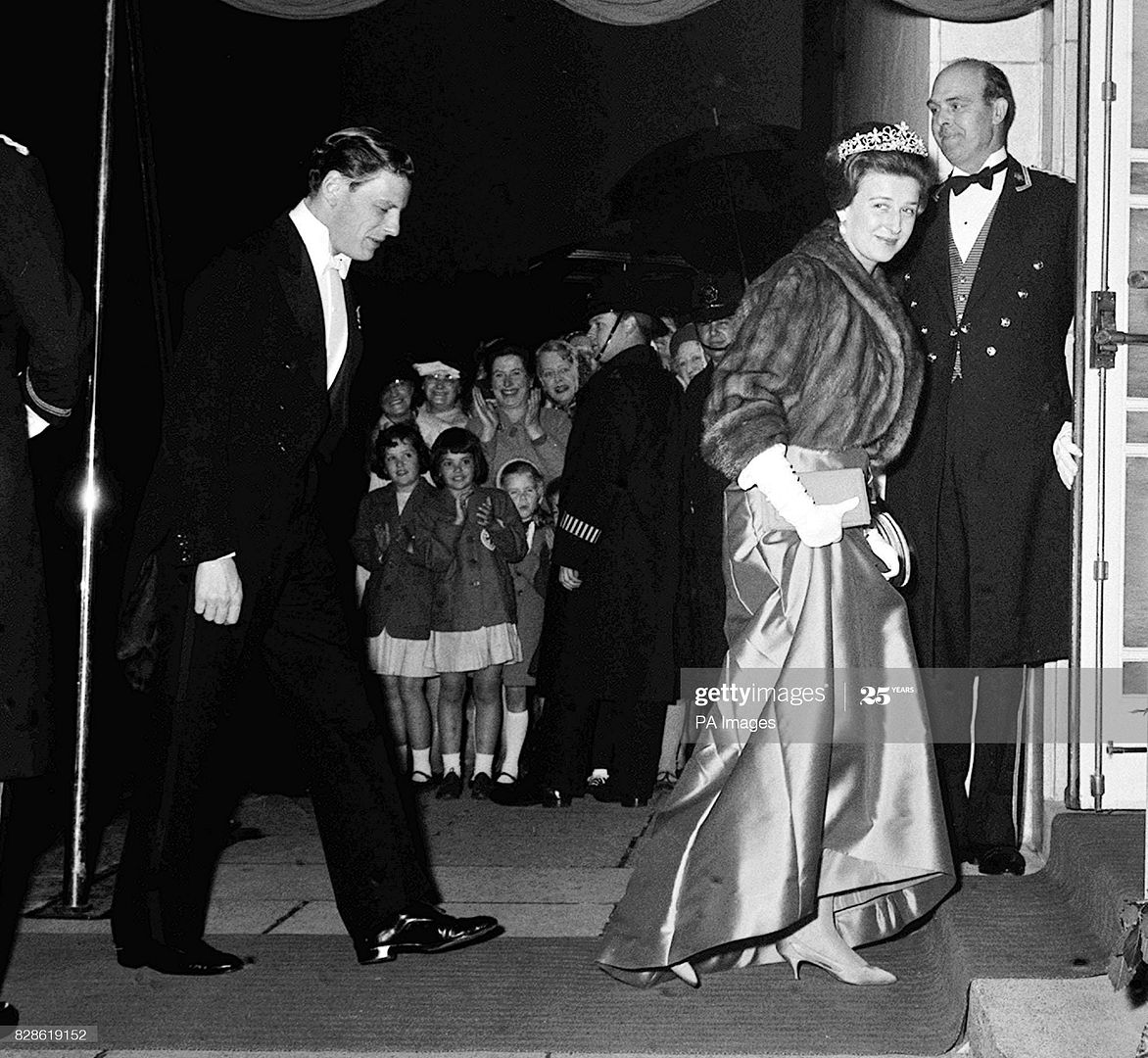 1964_2_June_tiara_Sudan_return_banquet_gettyimages_828619152_2048x2048