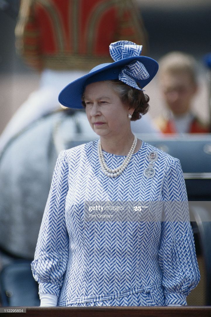 1989_17_June_QEII_badges