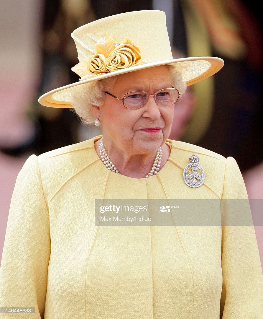 2012_June_QEII_gettyimages_146448633_2048x2048
