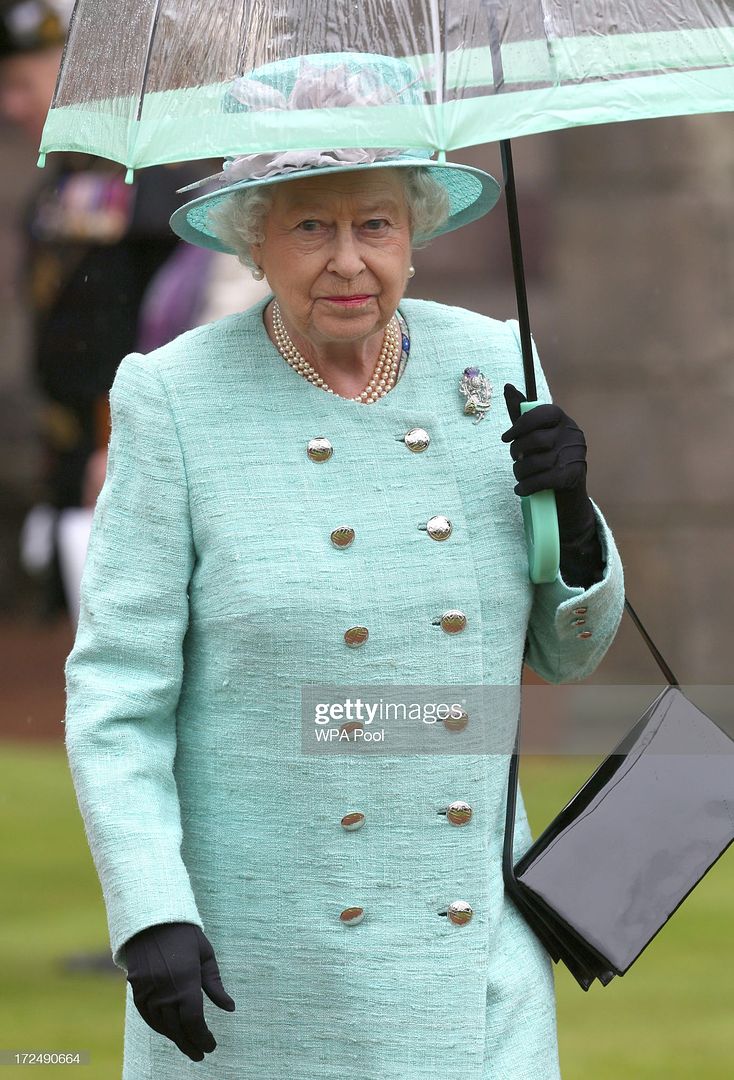 2013_2_July_Holyroodhouse_garden_party_gettyimages-172490664-2048x2048