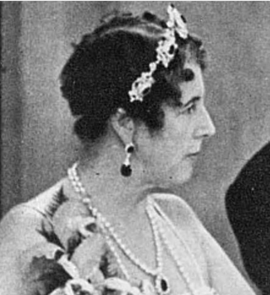 Tatler 5 July 1939 tiara