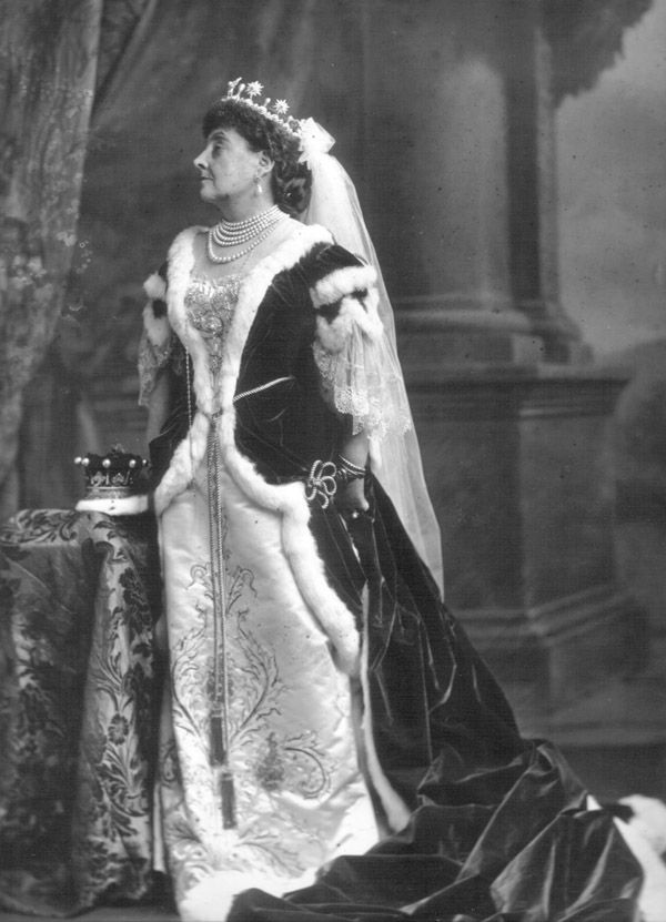 Anna_Theresa_Coronation_1902