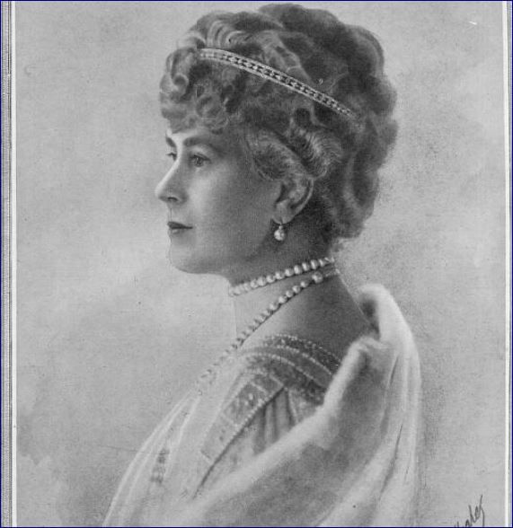 Bandeau_of_Girls_of_Great_Britain_and_Ireland_Tatler_2_June_1920_photo_by_Alice_Hughes