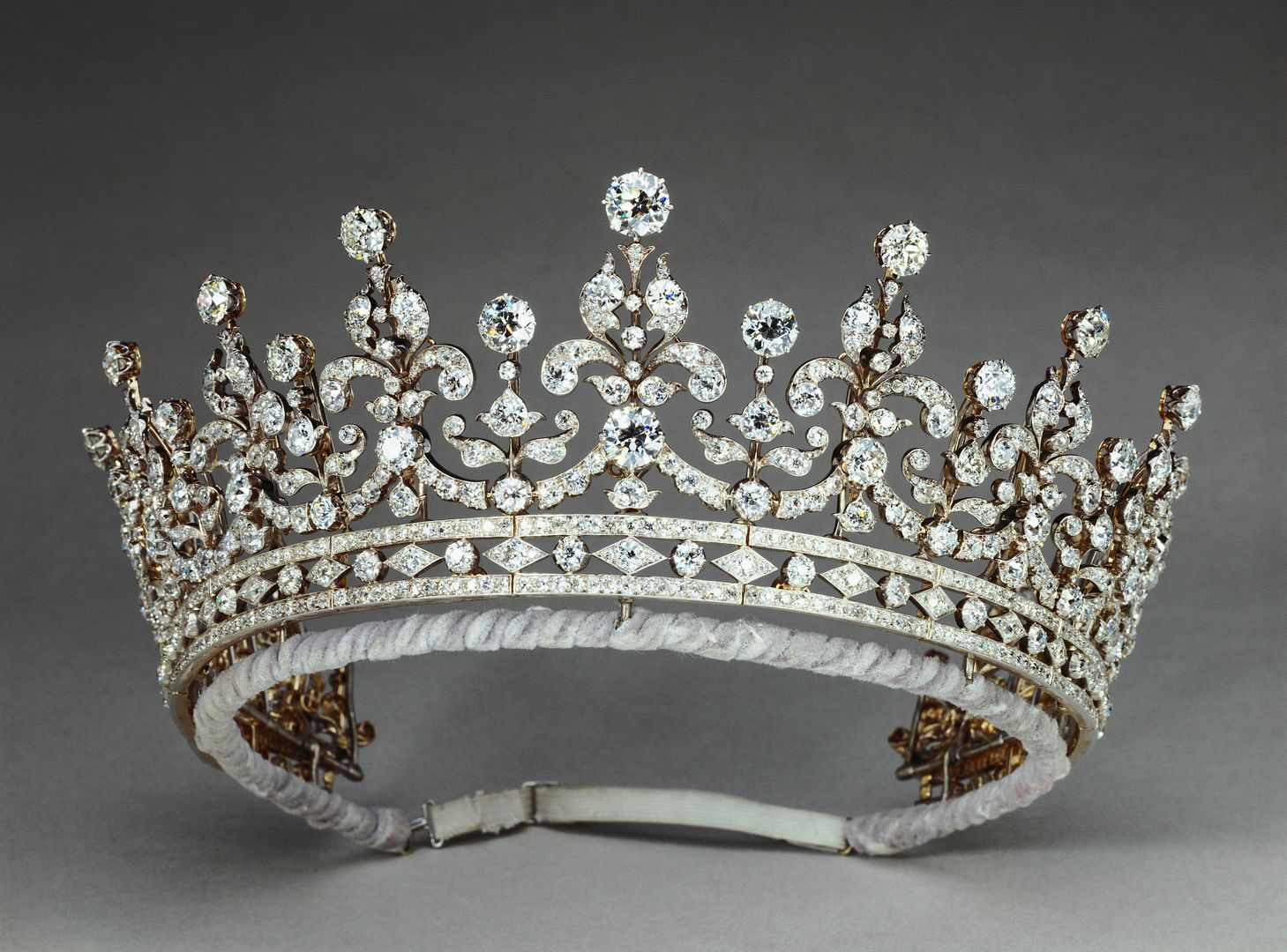 Girls_of_Great_Britain_and_Ireland_tiara