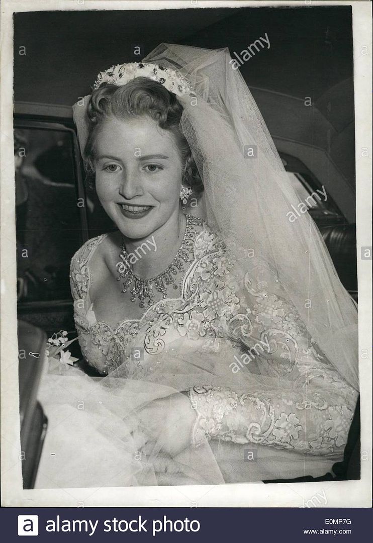 Lady_Anne_wedding_to_Colin_Tennant_4_April_1956_E0MP7G