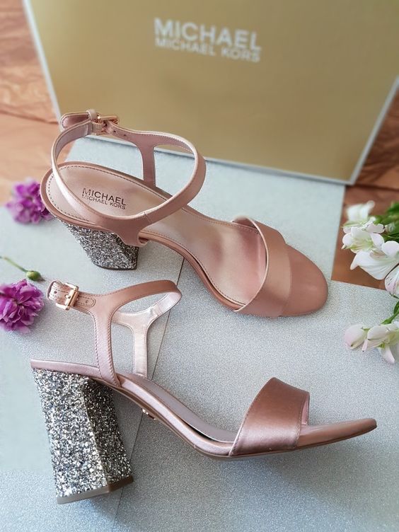 5 webshops waar je mooie dames schoenen in de sale scoort 3 Michael kors tory sandal macblogsternl