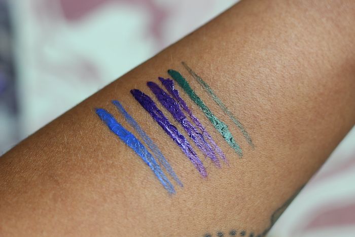 Swatches Rimmel London eyeliner voor vette oogleden