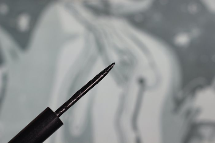 closeup Rimmel eyeliner applicator