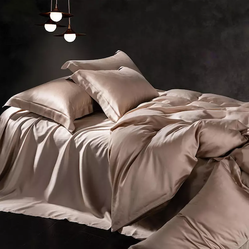Dit zijn de beste cadeaus voor mannen en vrouwen met krullen 6 Zijden beddengoed als cadeau voor moeders met krullend haar.