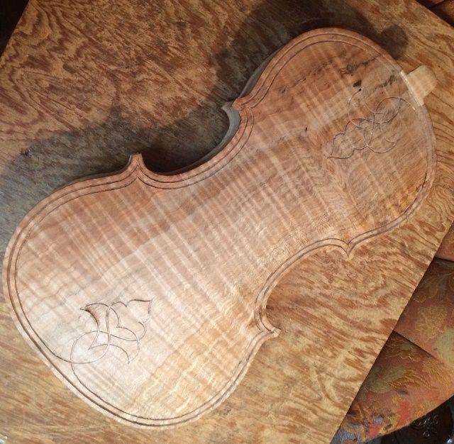 Back purfling slots complete on the 15" Five-string viola.