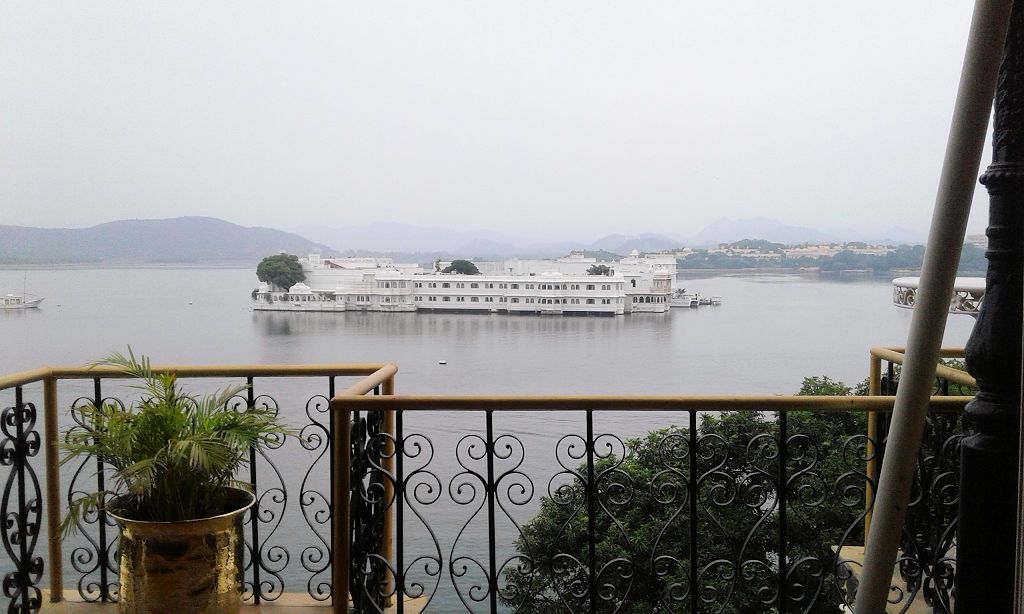 LakePalace.jpg