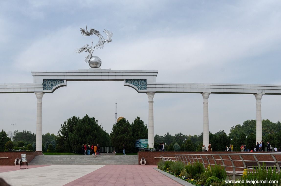 Ташкент - как часто используется русский язык, и прогулка к памятнику жертвам DSC_7663