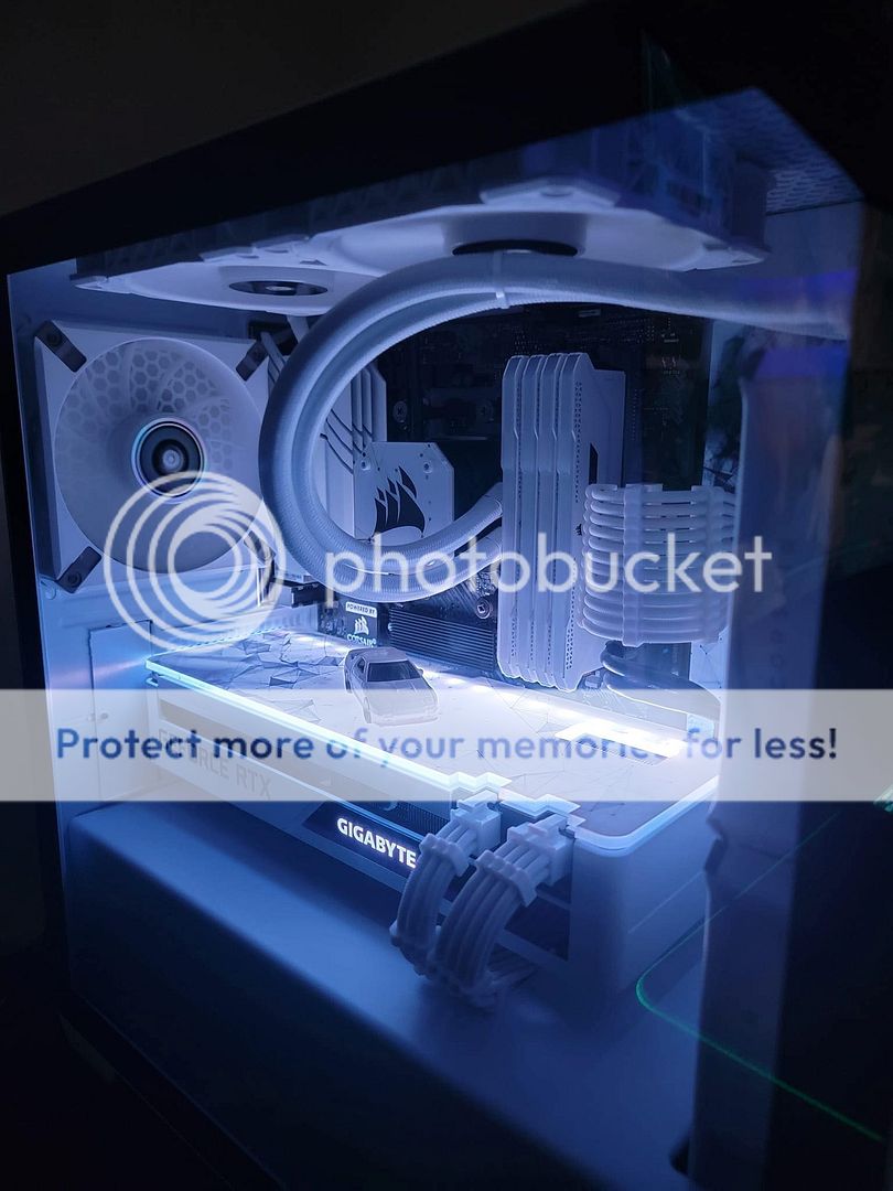 A white accented pc gaming tower