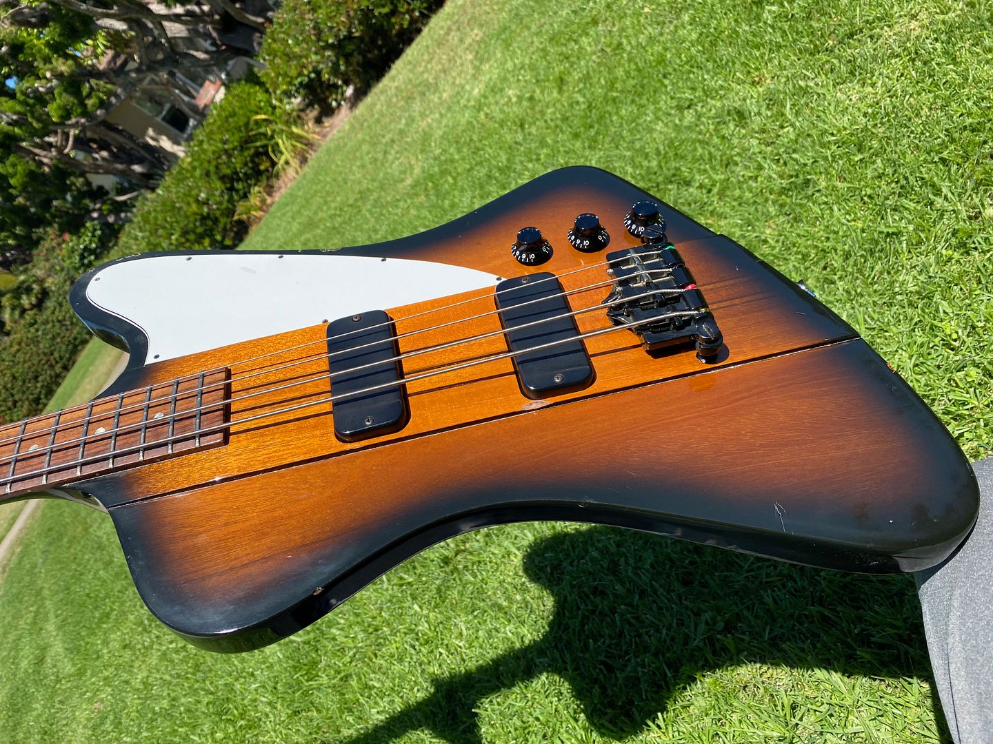 2007 Gibson Thunderbird IV 4 String Bass Guitar Sunburst 8.7