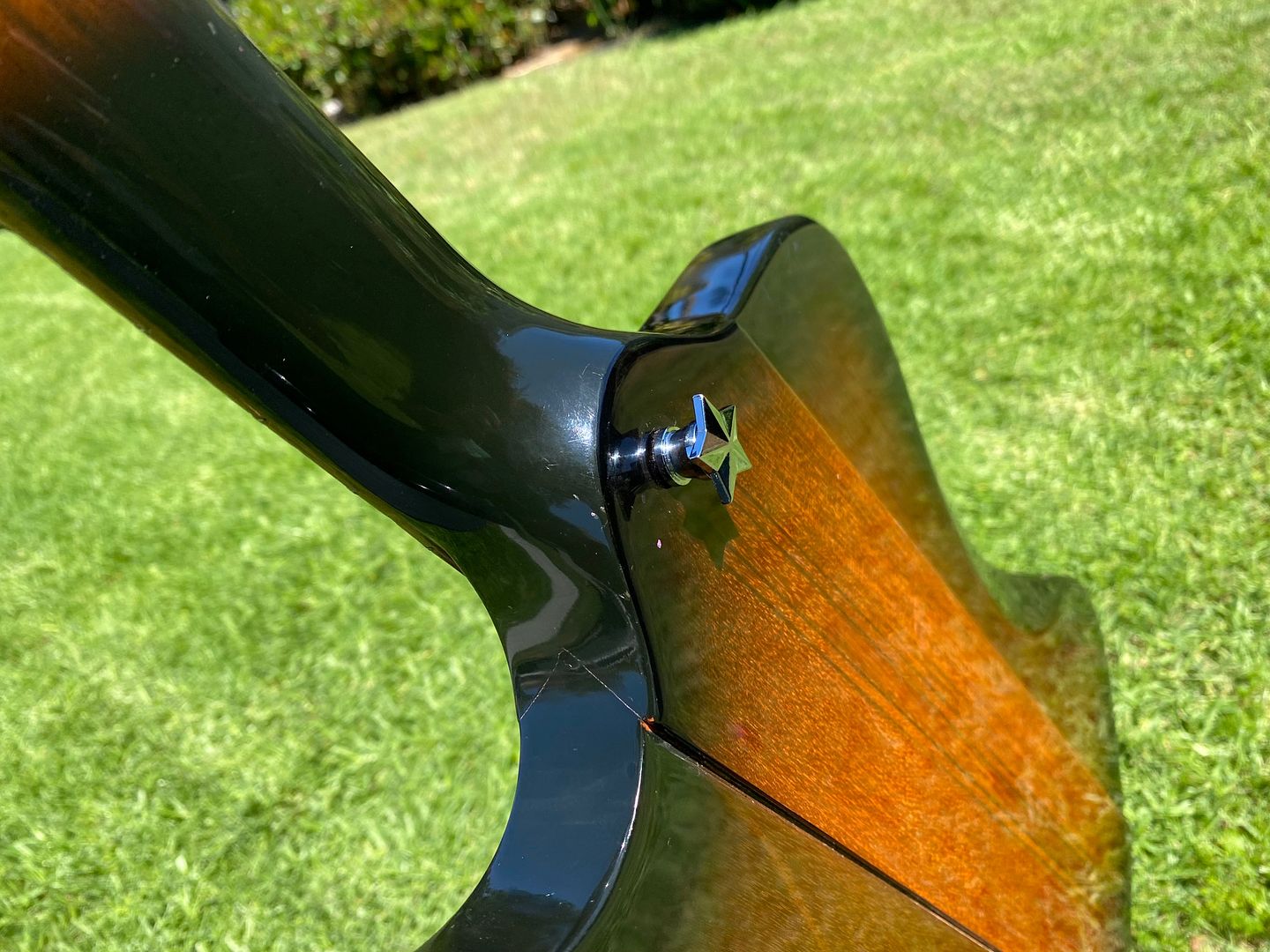 2007 Gibson Thunderbird IV 4 String Bass Guitar Sunburst 8.7