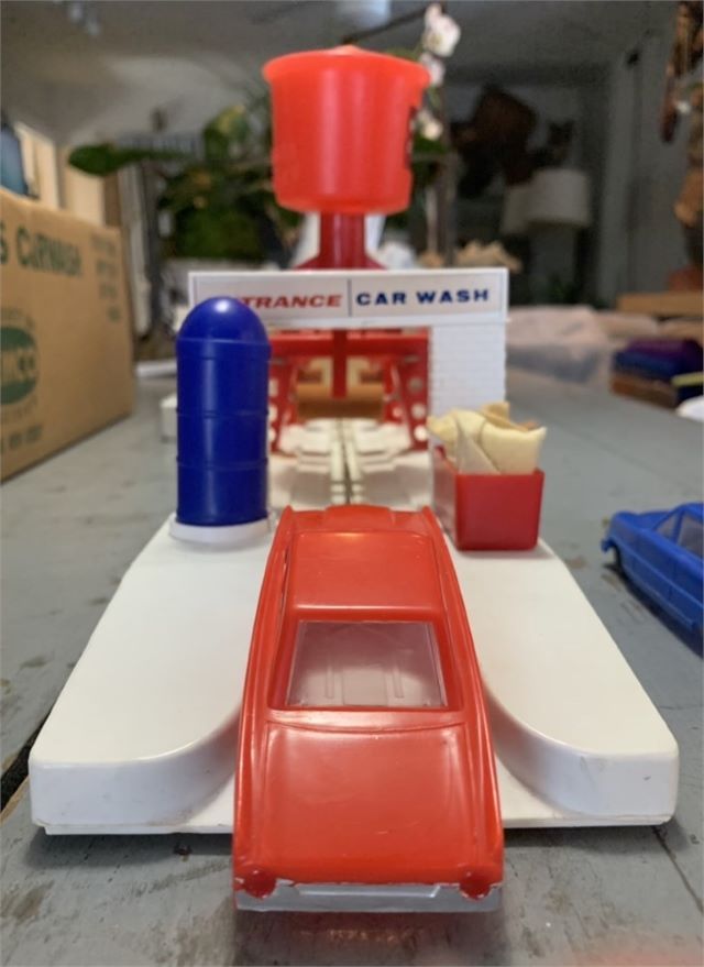 Mr. Kelly's Car Wash Diecast Garage