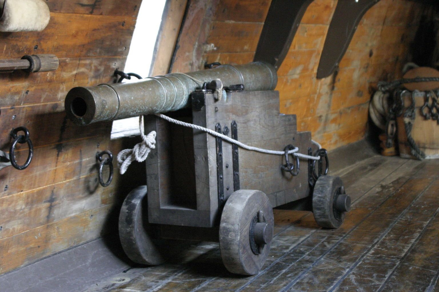 History of Artillery-- 17th century HalfMoonFalconet_1_