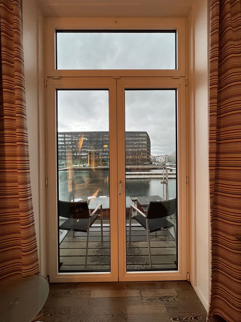 copenhagen_island_hotel_executive_room_balcony_water_view
