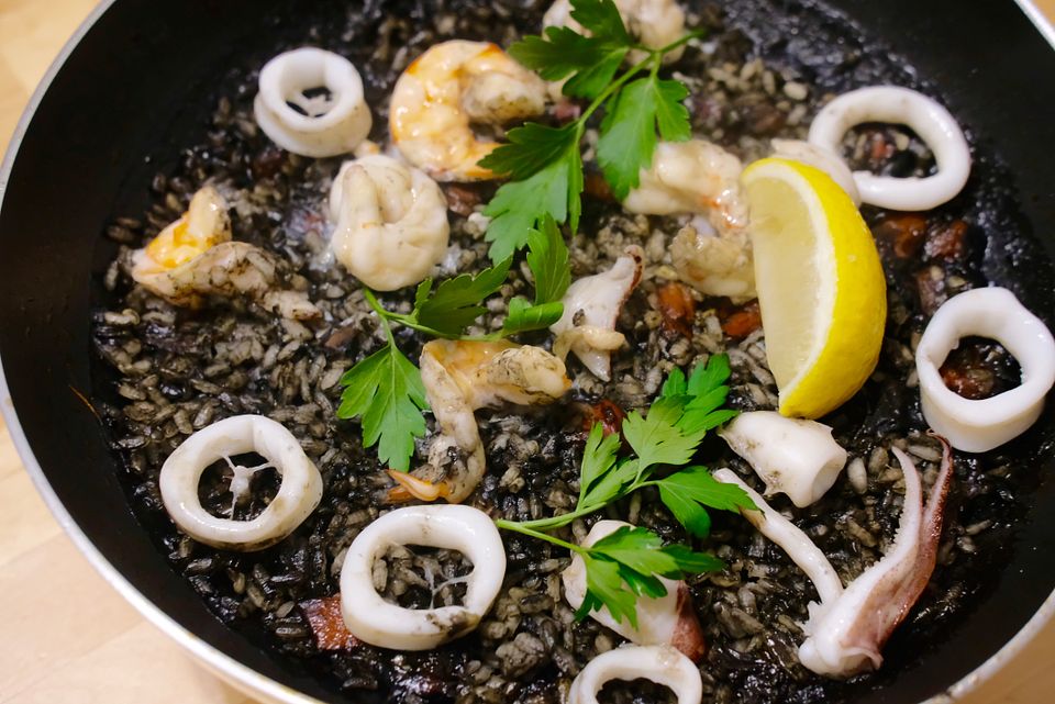 kitchen_hands_best_meal_kit_singapore_squid_ink_paella