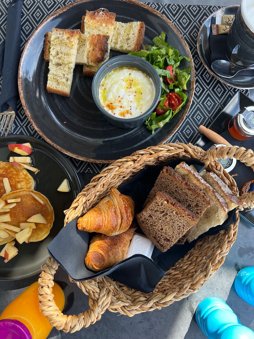 mykonos soul luxury suites breakfast in room
