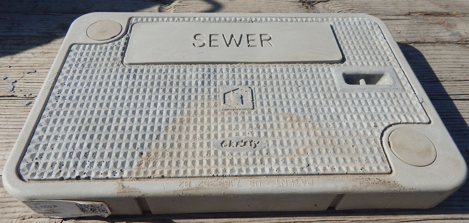 B9D CONC LID- "SEWER"