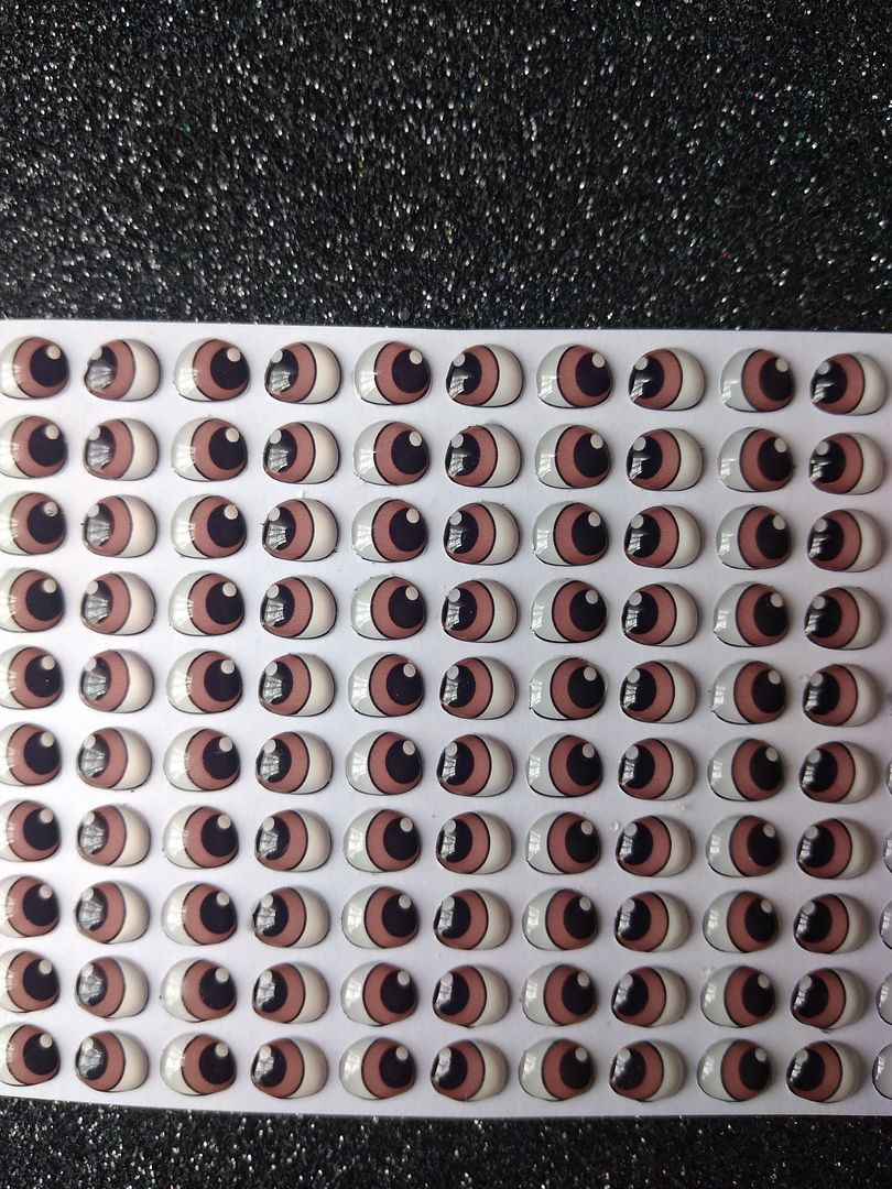 Ojos adhesivos ref.37  resinados 6mm café para muñecos en pasta fria