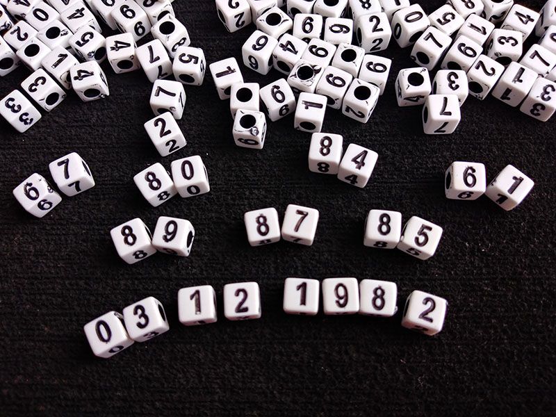Pasador acrílico cuentas de Números forma cuadrada en tono negro