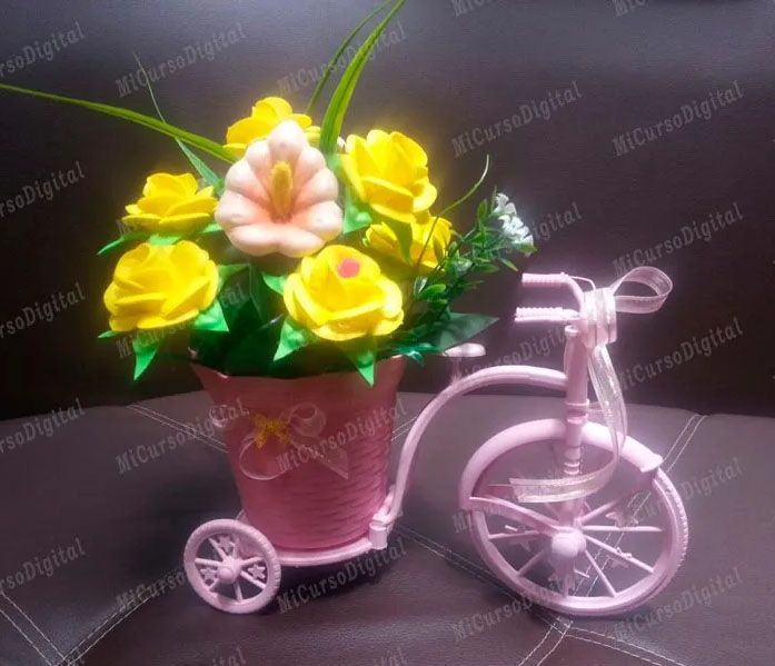 arreglo floral con flores en fomi foamy rosas calas y hojas para floristeria goma eva