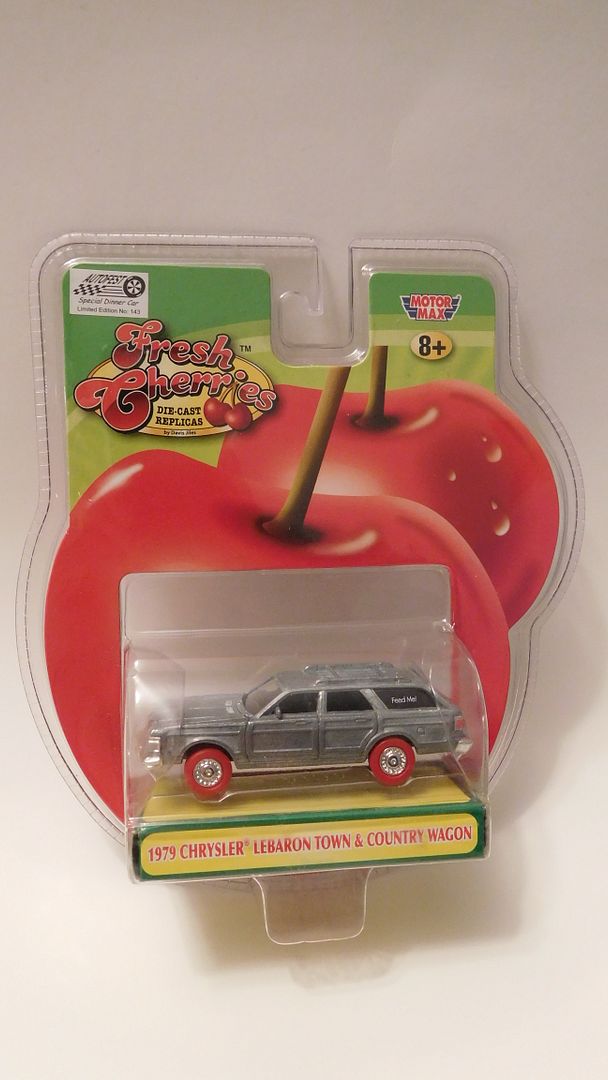 Motormax Fresh Cherries 1979 Chrysler Lebaron Town & Country
