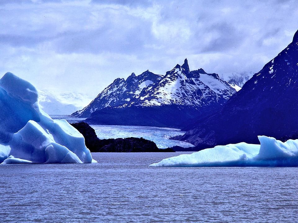 IMAGE: https://hosting.photobucket.com/images/i63/wiltonw/Glacier_Grey_small_gLefxVfpvYskNHbcGE1pZZ.jpg?width=960&height=720&fit=bounds