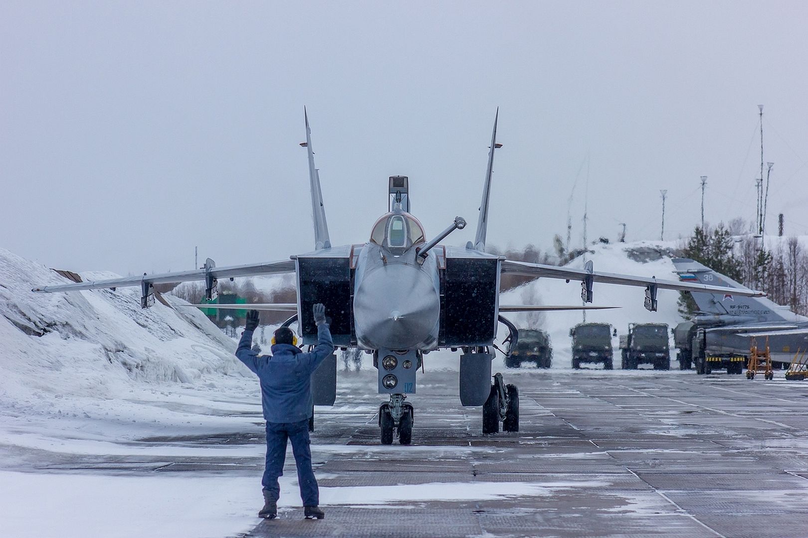 Самолеты мончегорска. Миг-31бм Мончегорск. Миг-31 Мончегорск. Миг-31 Северного флота. Аэродром Чугуевка миг-25 катастрофа.