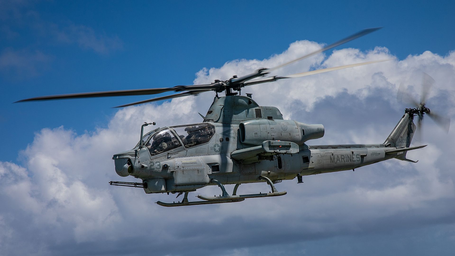 1Z Viper Helicopter With Marine Light Attack Helicopter Squadron 367 Conducts Flight Operations During A Long Range Raid On Marine Corps Base Hawaii September 23 2021
