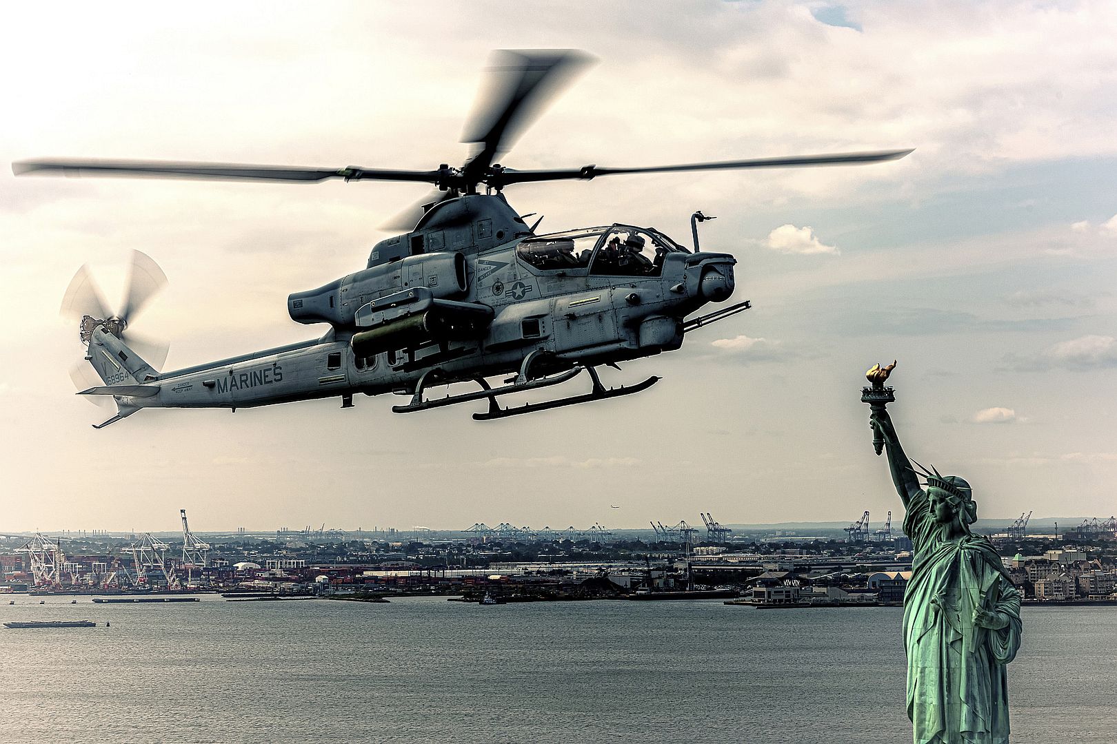 AH 1Z Viper Zulu Cobra From The Marine Light Attack Helicopter Squadron 773 