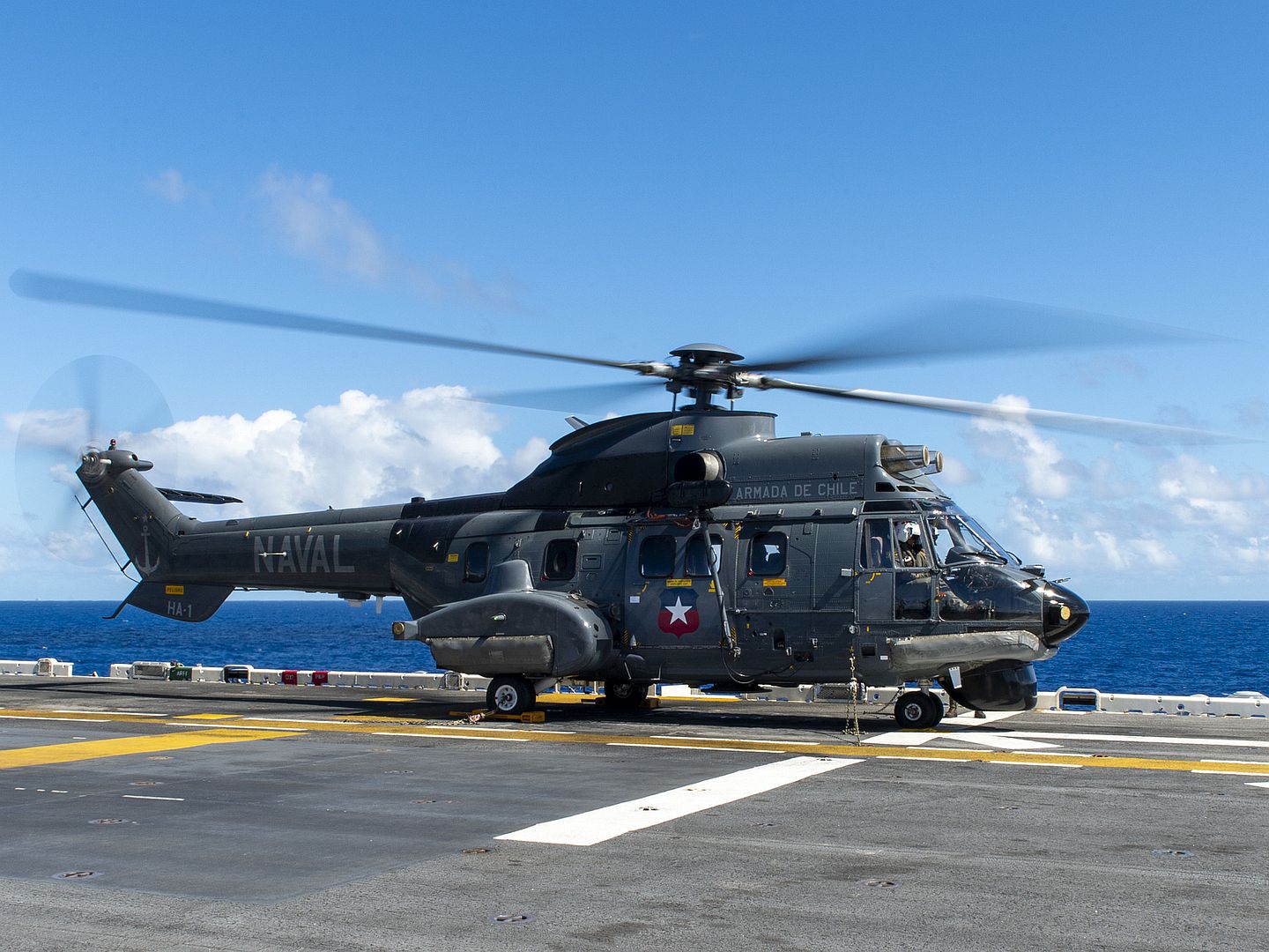 Class Amphibious Assault Ship USS Essex Class Amphibious Assault Ship USS Essex