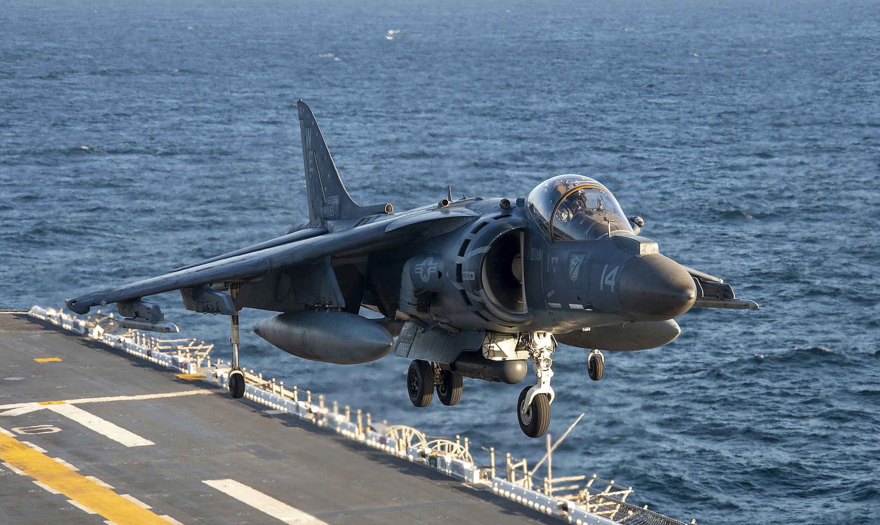 Class Amphibious Assault Ship USS Essex Class Amphibious Assault Ship USS Essex