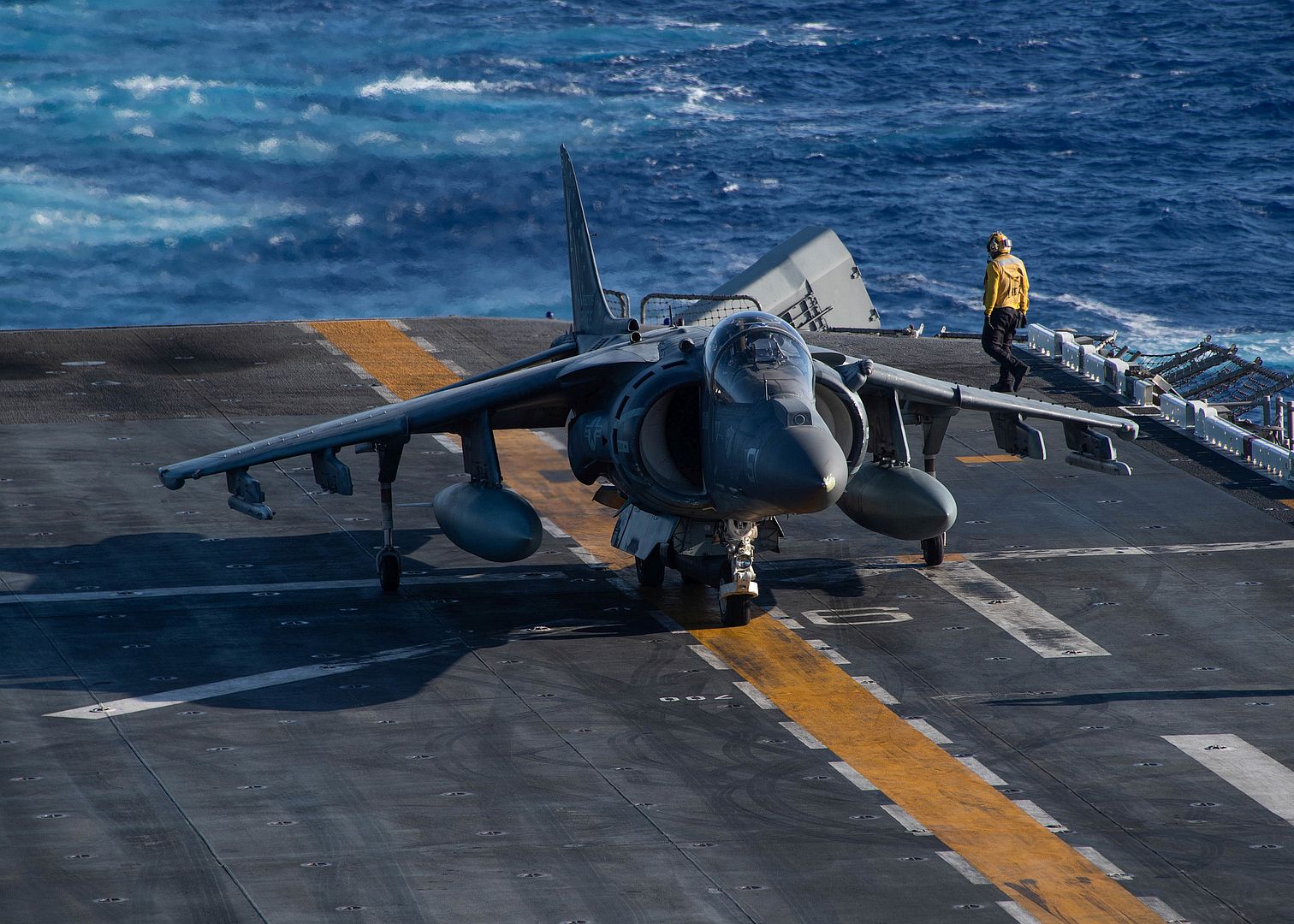 Class Amphibious Assault Ship USS Essex Class Amphibious Assault Ship USS Essex